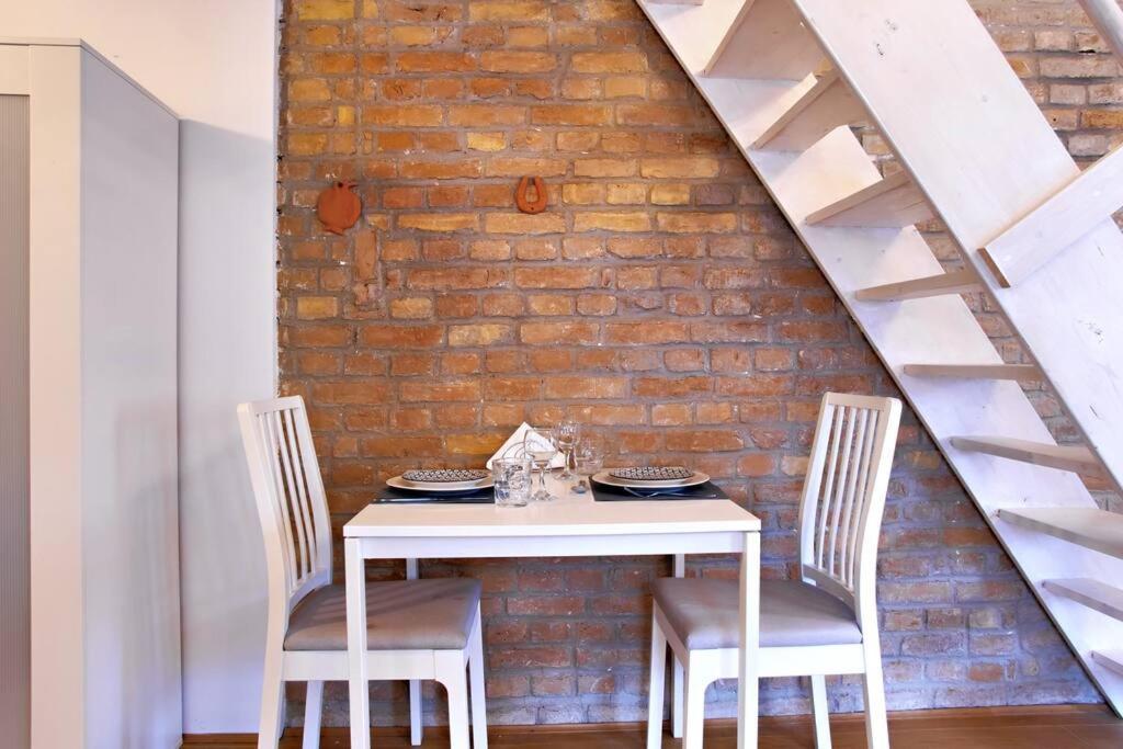 Ella's Stunning Pad